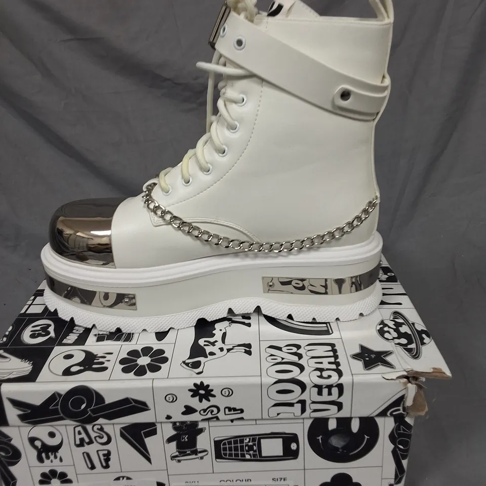 KOI BORING HARDWARE PLATFORM BOOTS IN WHITE - UK 6