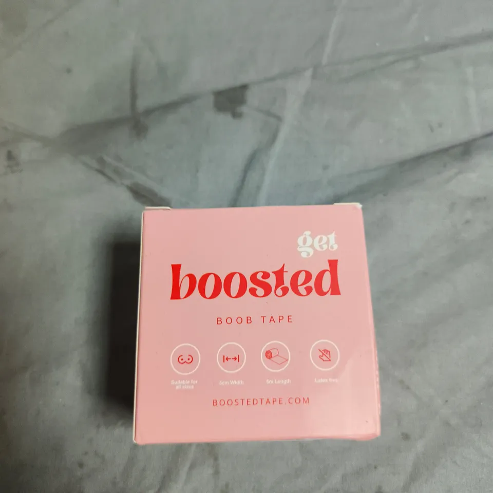 APPROXIMATELY 15 ASSORTED HEALTH & BEAUTY PRODUCTS INCLUDING SHAPERMINT HAIR TOWEL , GET BOOSTED BOOB TAPE AND CLOMANA MARSHMELLOW SPONGE 