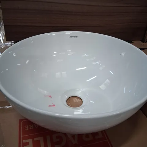 PALLET OF APPROXIMATELY 20 DEER VALLEY CERAMIC BATHROOM SINKS