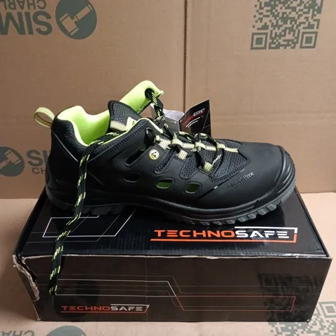 BOXED PAIR OF TECHNOSAFE SAFETY SANDALS - 11