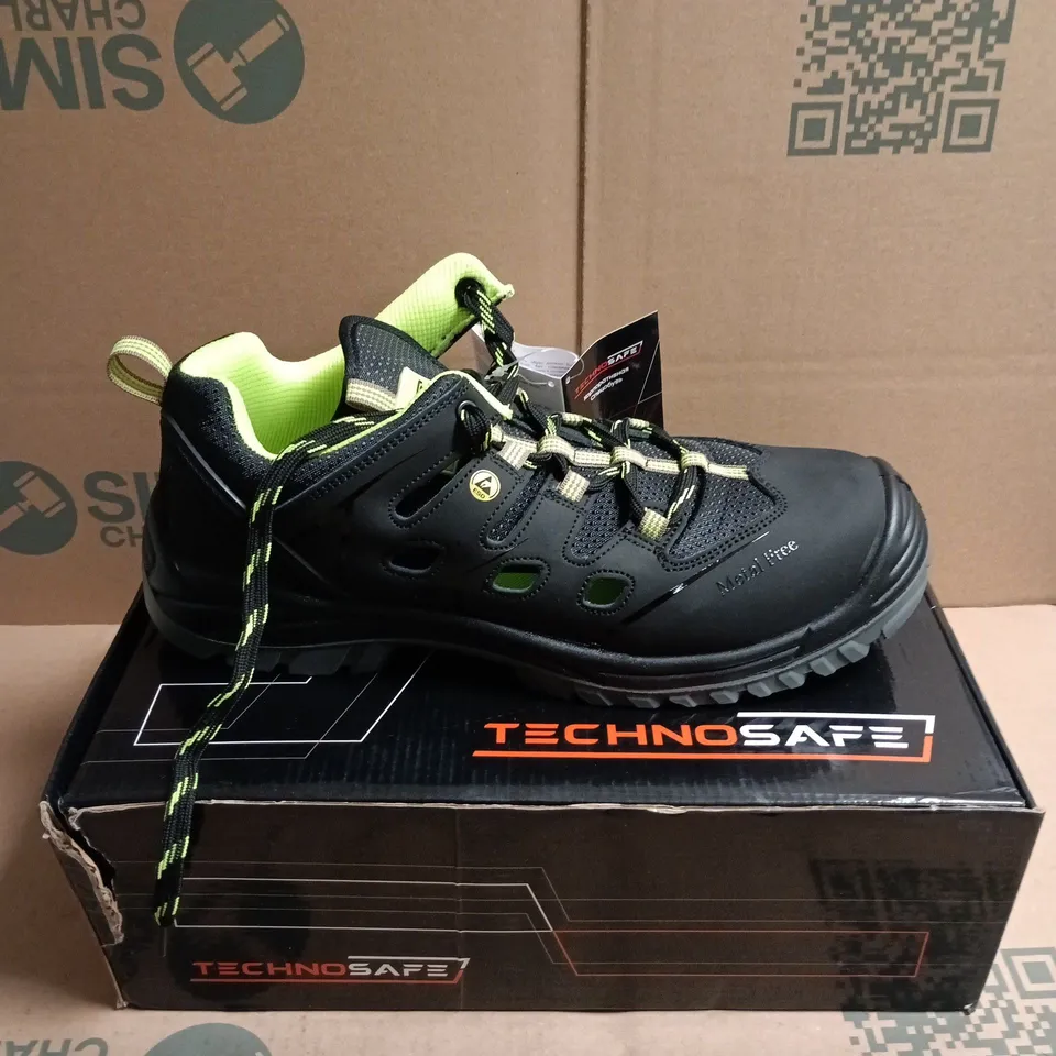 BOXED PAIR OF TECHNOSAFE SAFETY SANDALS - 11