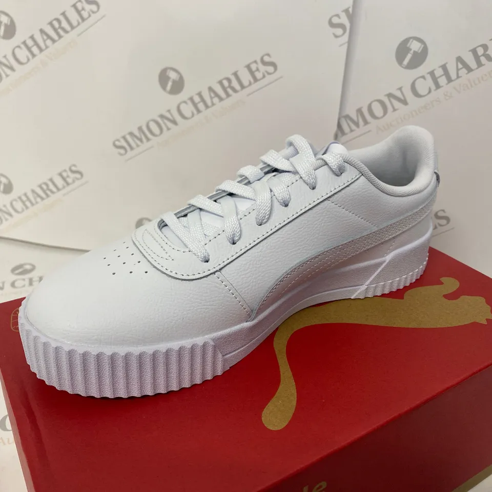 BOXED PAIR OF PUMA WHITE TRAINERS SIZE 7