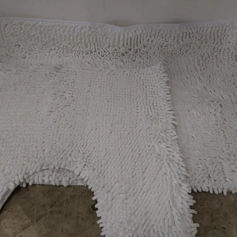 LULI 2 PIECE SET BATH MAT WHITE (1 ITEM)