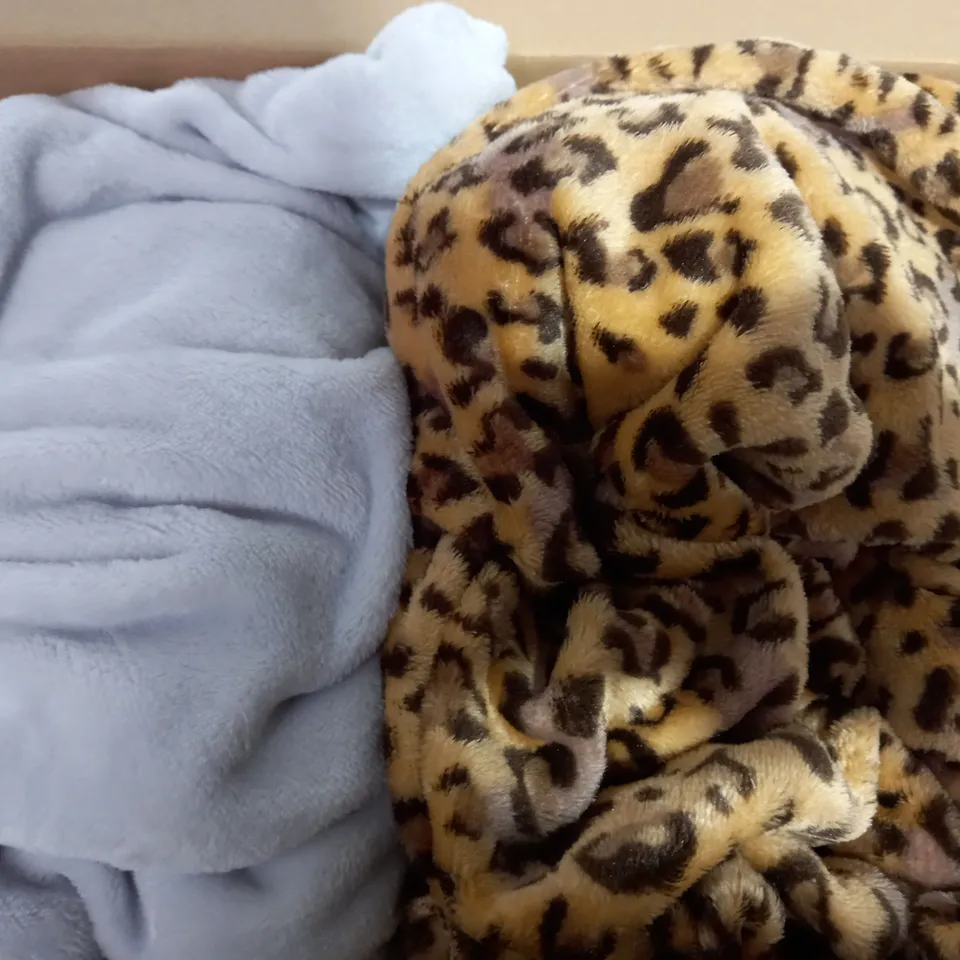 SET OF 2 CHEETAH PRINT & BLUE BLANKET WITH ARM HOLE &