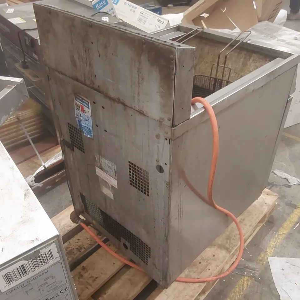 FALCON DOMINATOR COMMERCIAL GAS TWIN BASKET DEEP FRYER