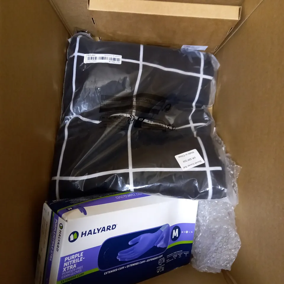 BOX OF APPROXIMATELY 10 ASSORTED HOUSEHOLD ITEMS TO INCLUDE DESIGNER LATCH PACK, FOOD STORAGE CONTAINER, WATER BOTTLE ETC