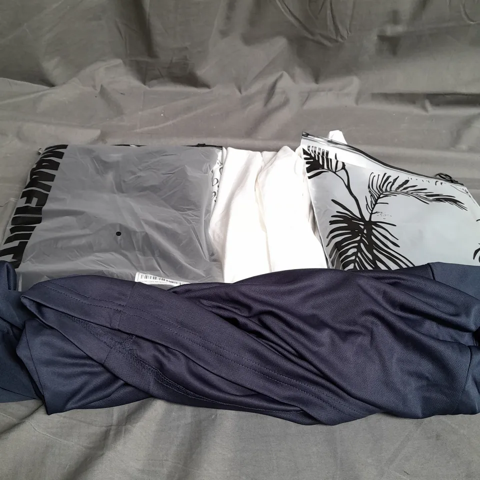 BOX OF APPROXIMATELY 25 ASSORTED CLOTHING ITEMS TO INCLUDE - T-SHIRT , TROUSERS , JEANS , ETC 