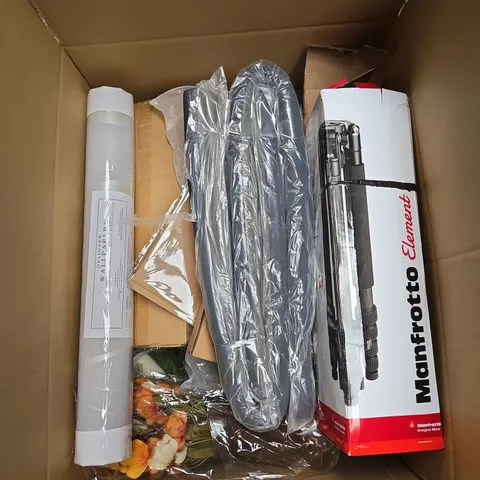 LARGE BOX OF ASSORTED HOUSEHOLD ITEMS TO INCLUDE WALLPAPER, WREATHS AND FAKE PLANTS