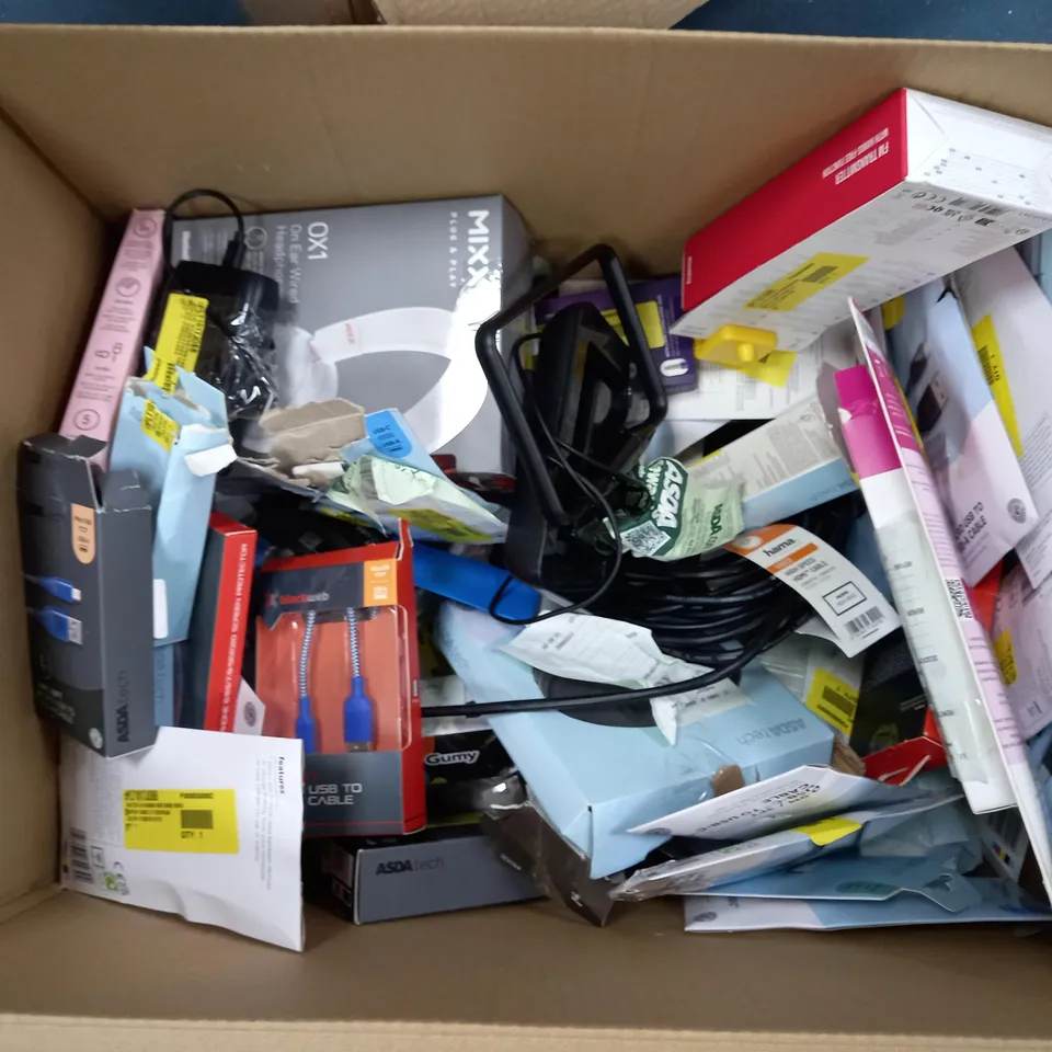 BOX OF APPROXIMATELY 25 ASSORTED ELECTRICALS TO INCLUDE BIG BUTTON PHONE, JUICE TYPE C CHARGER, ONE FOR ALL REMOTE, ETC