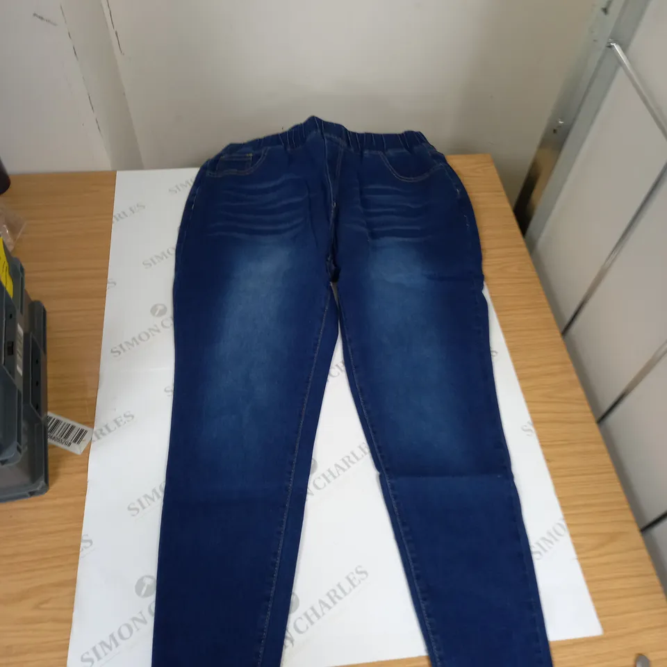 WOMENS 2 XL BLUE JEANS