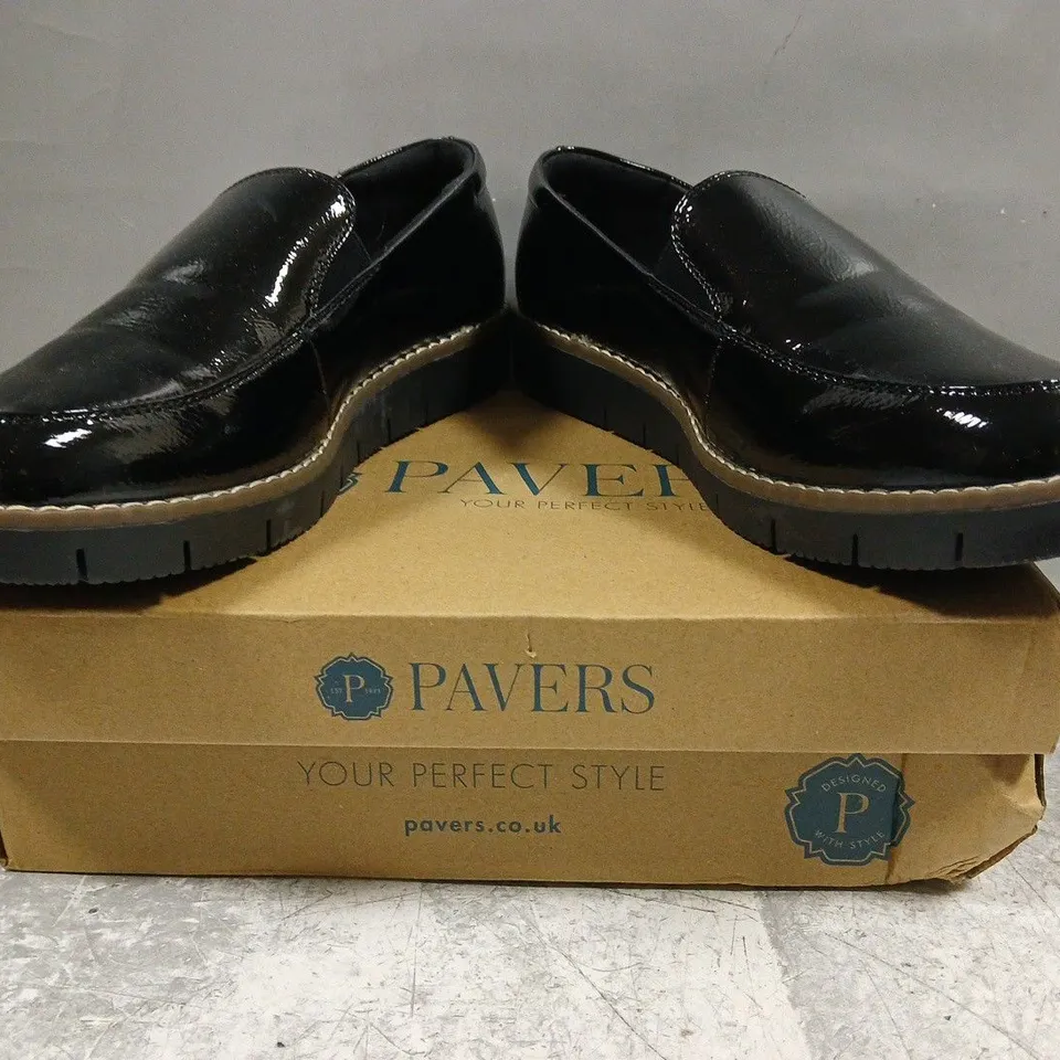 BOXED PAIR OF PAVERS SLIP-ON SHOES IN GLOSSY BLACK SIZE UK 7
