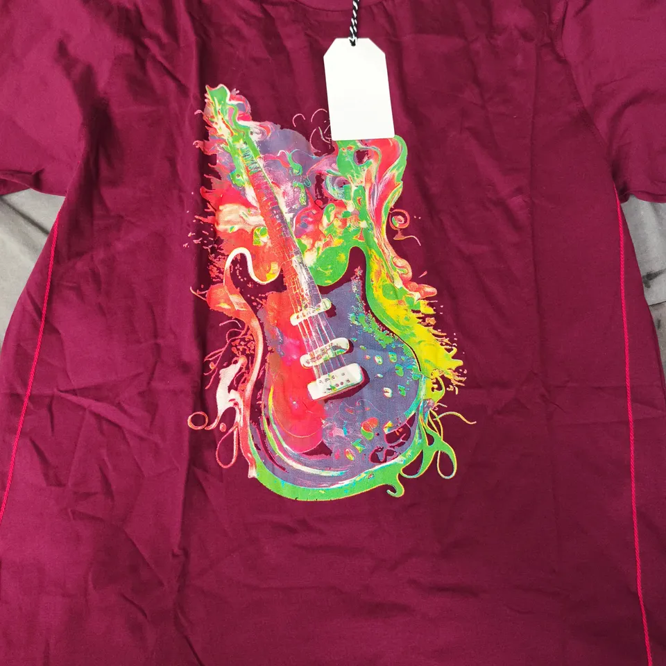 JOE BROWNS SHORT SLEEVE GUITAR GRAPHIC T-SHIRT IN MAROON SIZE LARGE