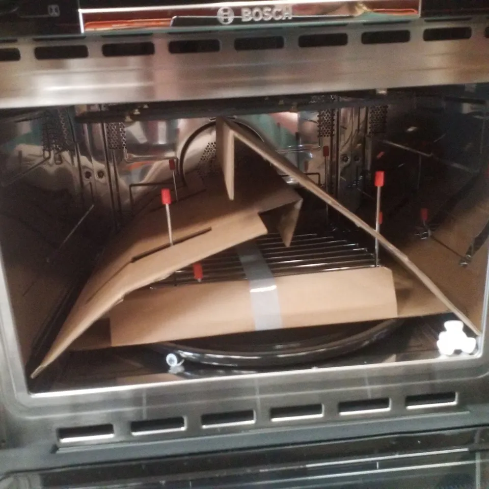 BOSCH CMA583MB0B SERIES 4 BUILT-IN MICROWAVE OVEN WITH HOT AIR 60 X 45 CM BLACK