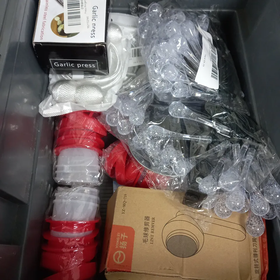 APPROXIMATELY 10 ASSORTED HOUSEHOLD ITEMS TOO INCLUDE FAUCETS , SILICONE , LED LIGHTS , ETC 