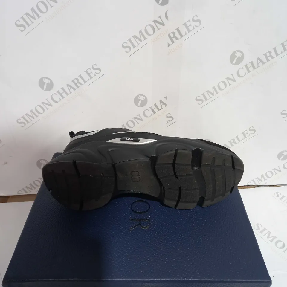 BOXED PAIR OF NAVY/SILVER TRAINERS SIZE 42