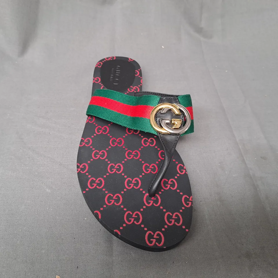 PAIR OF GUCCI TOE-POST SANDALS IN MULTICOLOUR EU SIZE 42