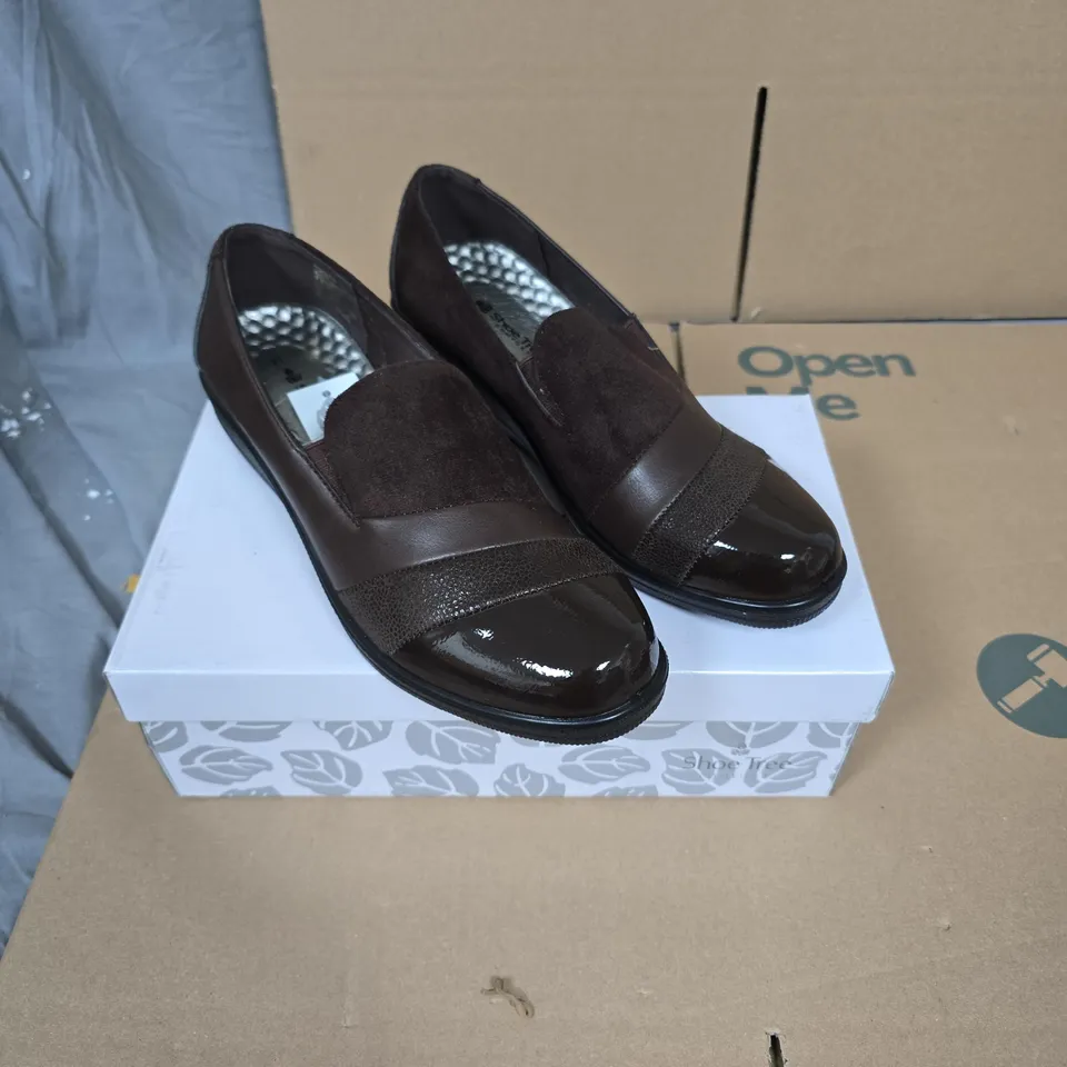 SHOE TREE NERISSA DARK BROWN WOMEN'S LOAFERS SIZE 6