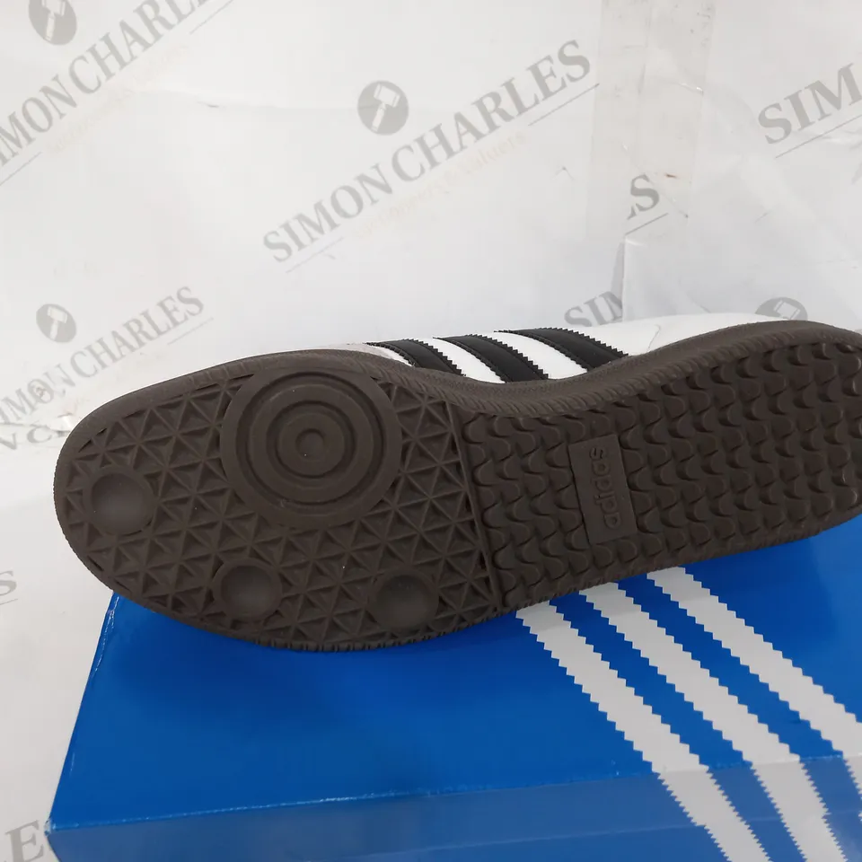BOXED PAIR OF ADIDAS SAMBA TRAINERS SIZE 8 