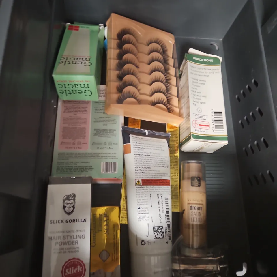 APPROXIMATEY 20 ASSORTED HEALTH AND BEAUTY PRODUCTS TO INCLUDE - KANZEN HYPOSOOTHE CREAM - SLICK GORILLA STYLING POWDER - LYNX 3IN1 WASH - ETC