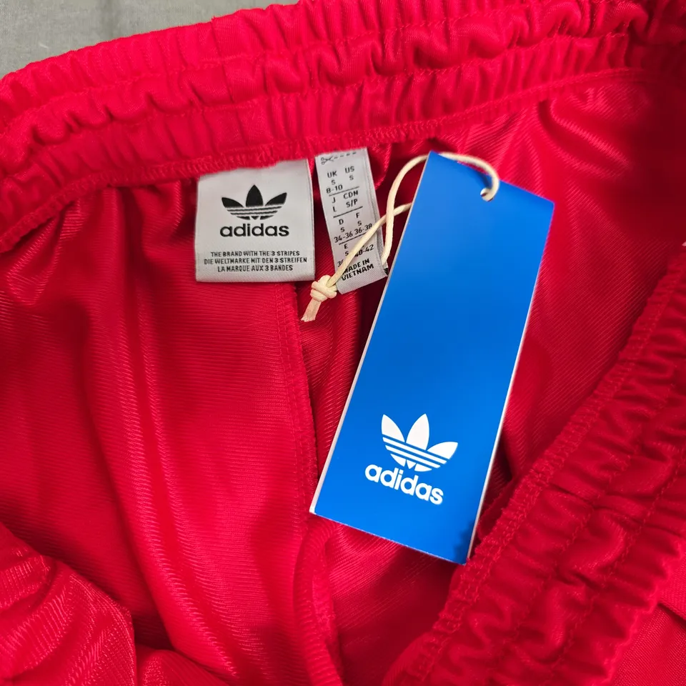ADIDAS RED SHORTS WITH WHITE STRIPES – TAG ATTACHED (UK SMALL)