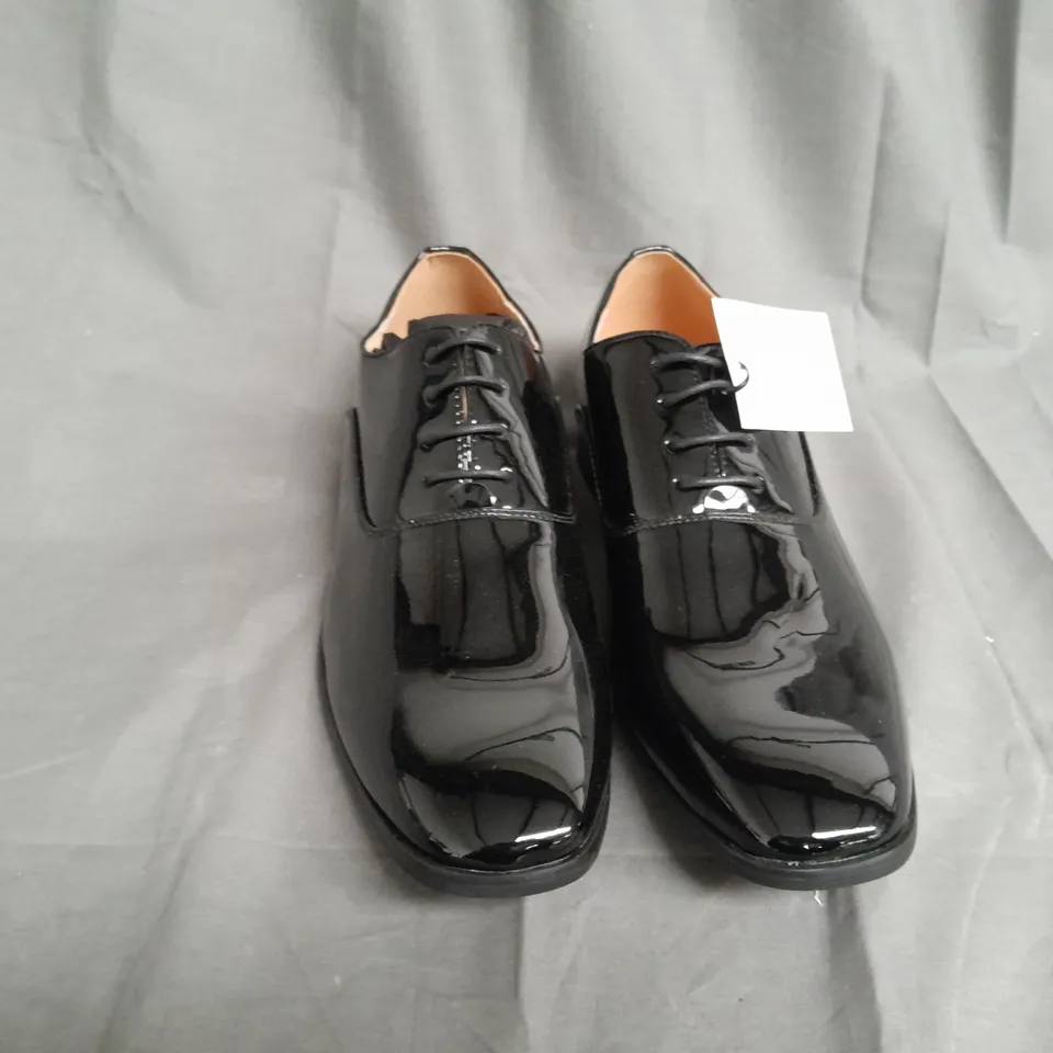 PAIR OF GOOR FORMAL LACE UP SHOES IN BLACK SIZE 13