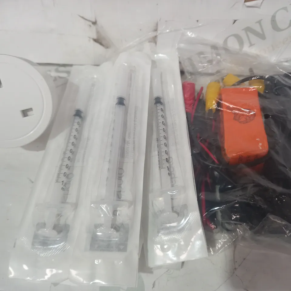 BOX OF APPROXIMATELY 10 ASSORTED HOUSEHOLD ITEMS TO INCLUDE UNISHARP FIXED NEEDLE SYRINGES, ATHOM PLUG, ETC