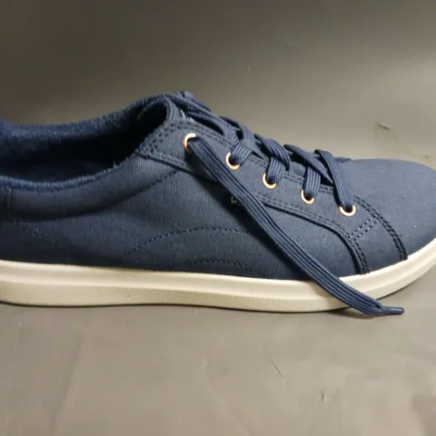 BOB'S FROM SKECHERS MEMORY FOAM LACE UP PUMPS BLUE SIZE 7