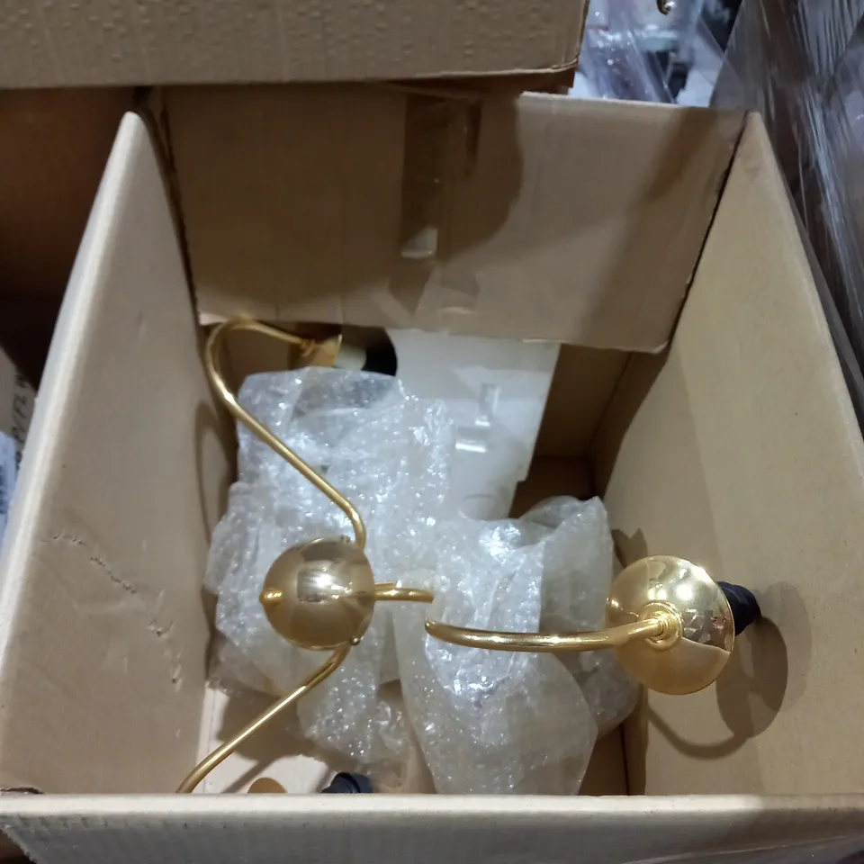 PALLET OF ASSORTED LIGHTING AND CROCKERY TO INCLUDE PLATES, MUGS, LAMP SHADES, AND BOWLS ETC.