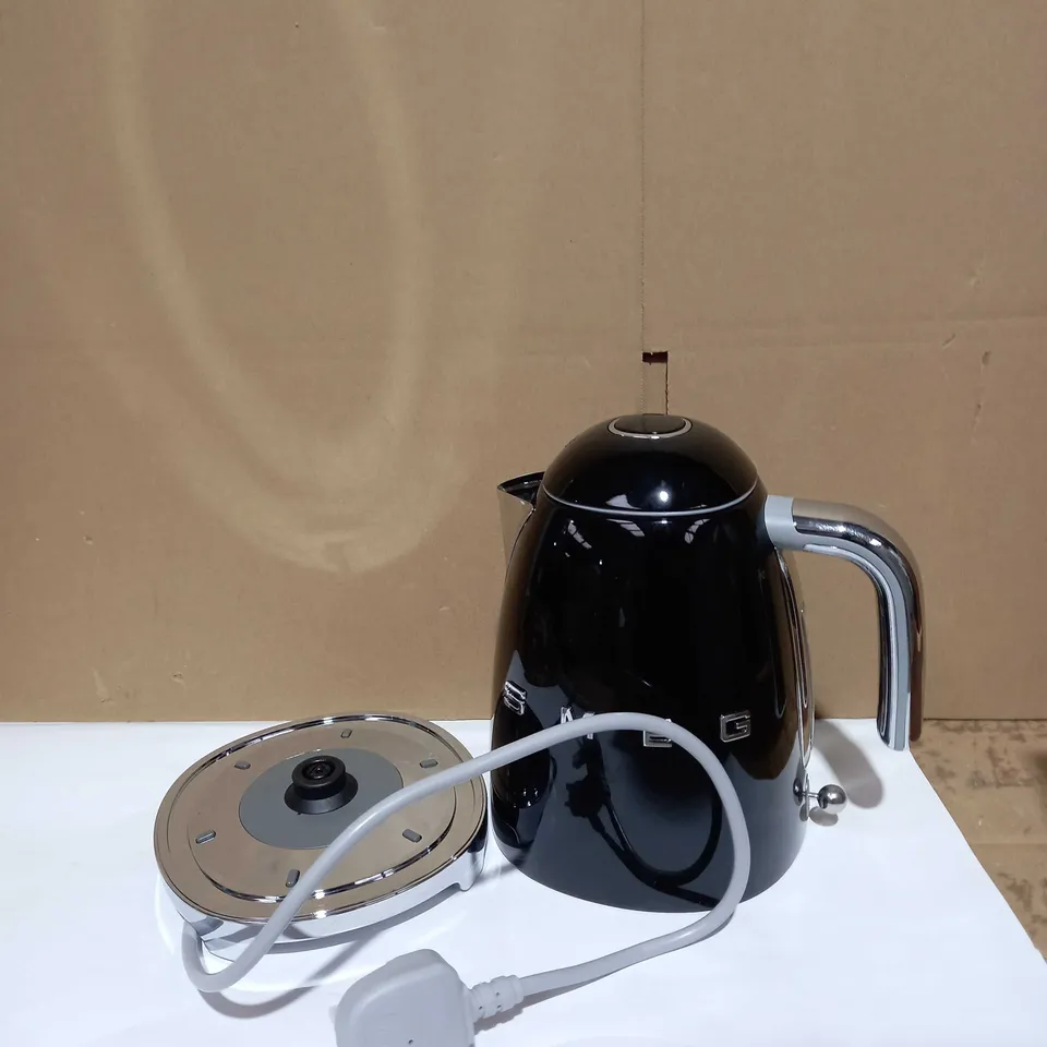SMEG KETTLE 2017 BLACK RRP £129