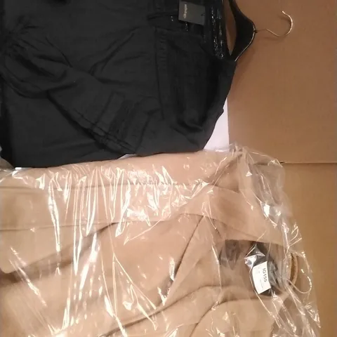 PALLET CONTAINING APPROXIMATELY 90 WOMEN'S DESIGNER CLOTHES WHICH INCLUDE; JD WILLIAMS COATS,TOPS ETC