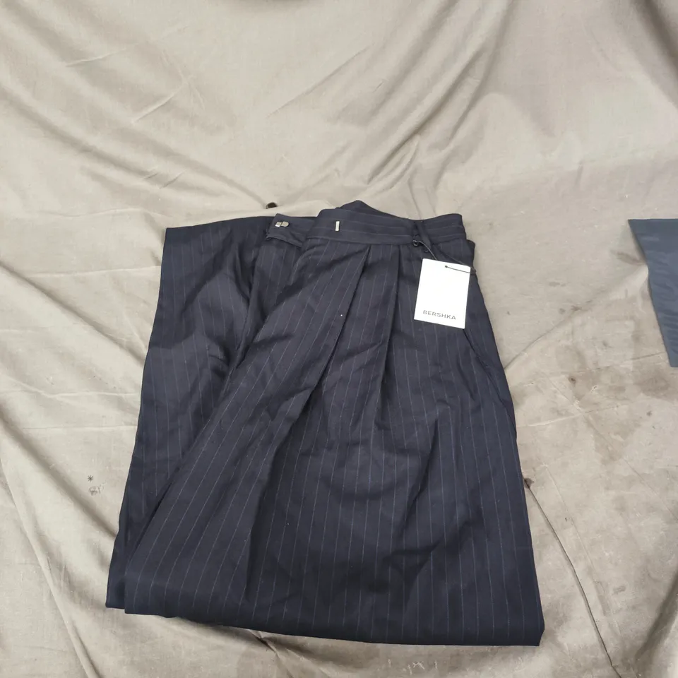 BERSHKA PINSTRIPE TROUSERS – UK 10 (EU 38), WOMEN’S