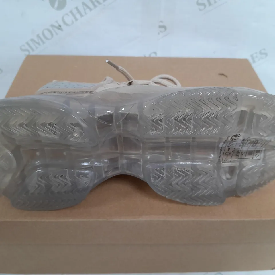 BOXED PAIR OF STEVE MADDEN MAXILLA-R TRAINERS IN ROSE GOLD COLOUR - UK 6