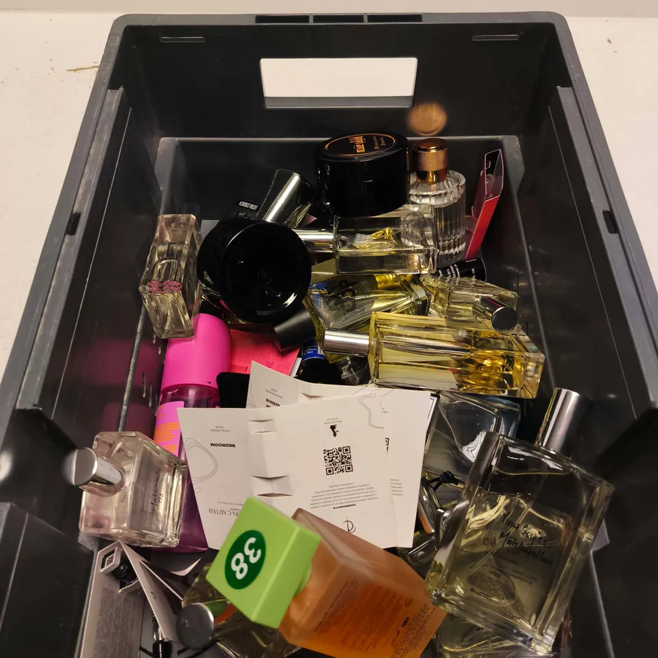 APPROXIMATELY 15 ASSORTED UNBOXED FRAGRANCES TO INCLUDE ESSENCE VAULT, WOW, PECKSNIFF'S ETC 