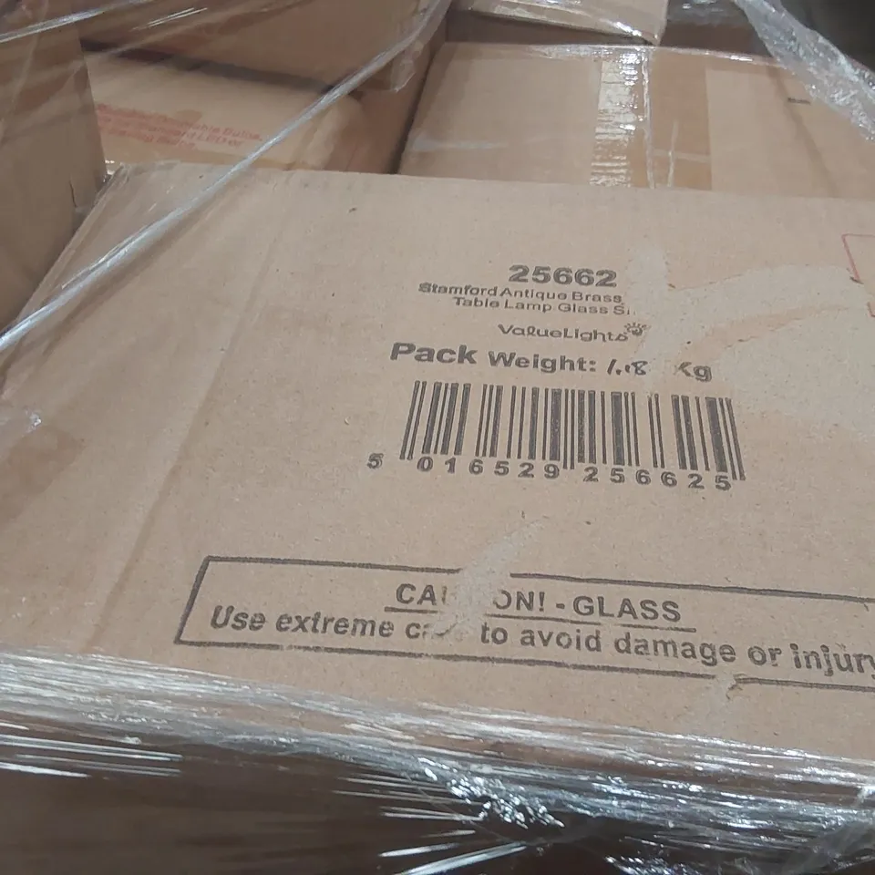 PALLET CONTAINING A VERY LARGE QUANTITY OF HOME LIGHTING PRODUCTS