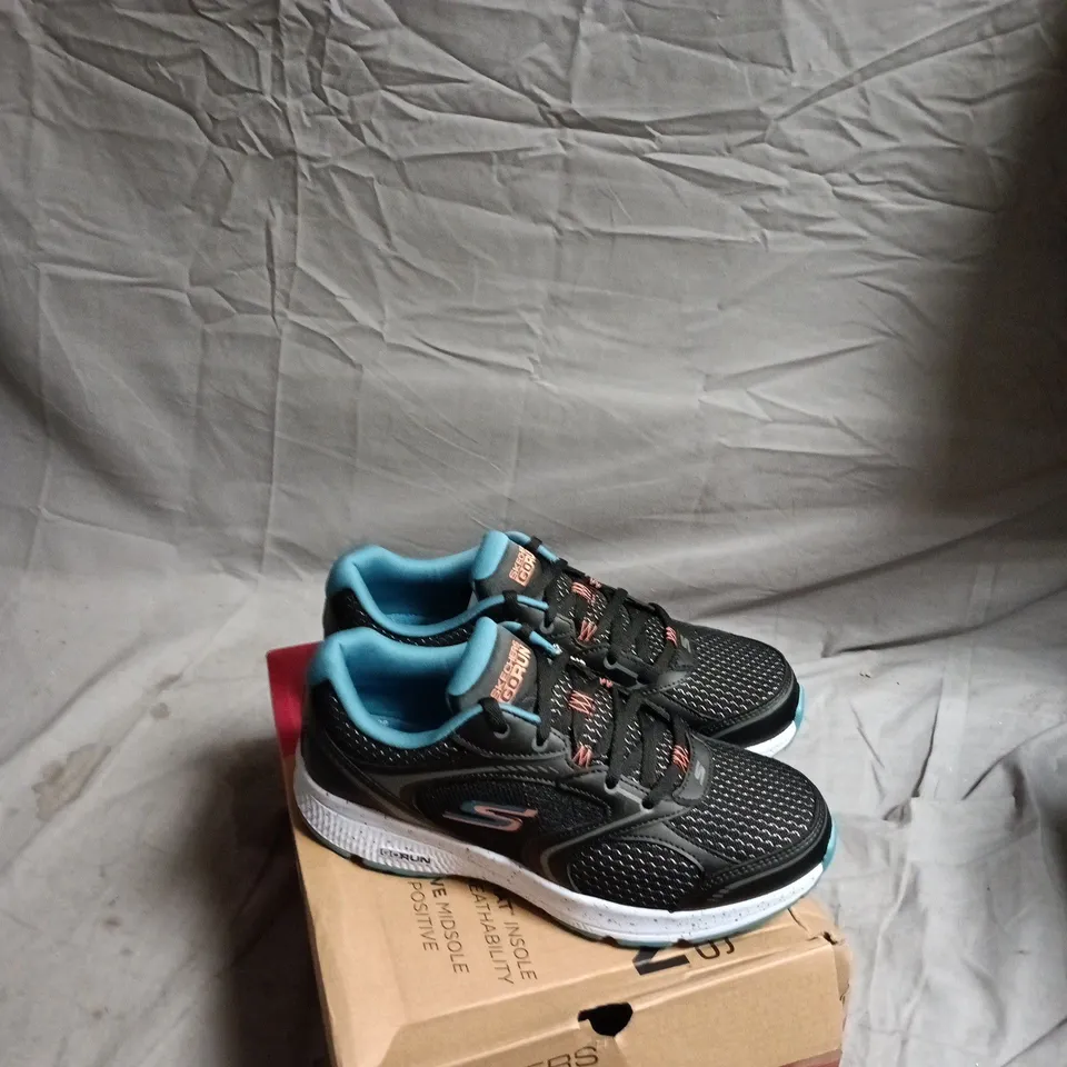 SKECHERS GO RUN WOMEN’S RUNNING SHOES – BLACK/TEAL, UK 5 (EU 38, US 8)
