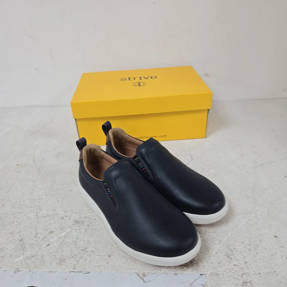 STRIVE VALERIE DENIM SLIP-ON SHOES – NAVY, UK 6 (US 8, EUR 39)