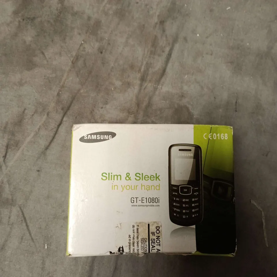 SAMSUNG GT-E1080I SLIM & SLEEK MOBILE PHONE – BOXED WITH CHARGER
