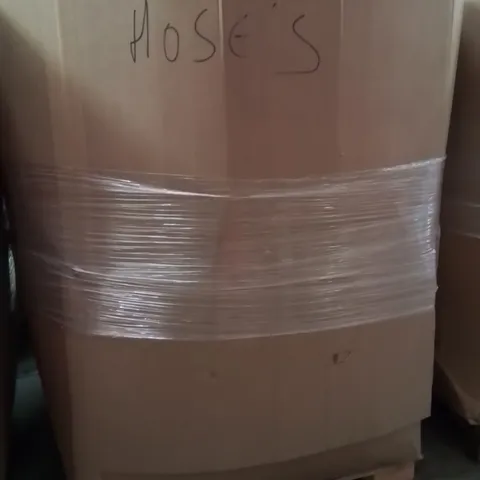 PALLET CONTAINING A LARGE QUANTITY OF HOSES