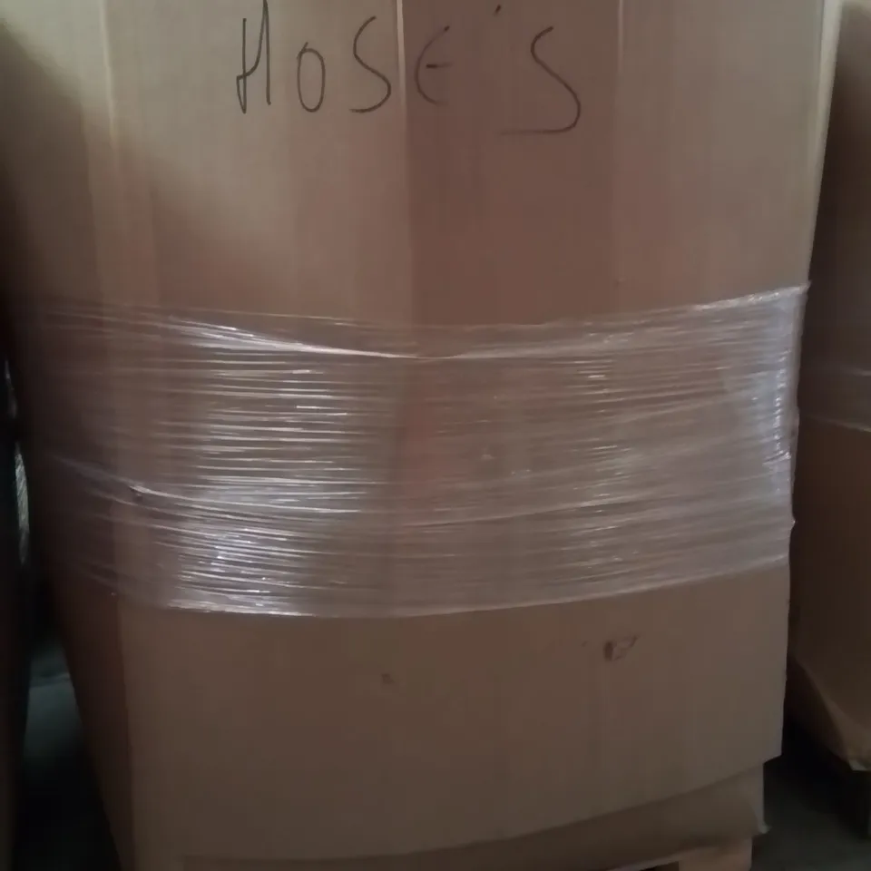 PALLET CONTAINING A LARGE QUANTITY OF HOSES 