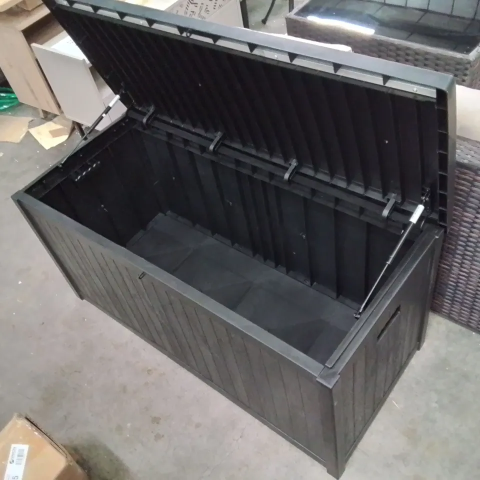 CLASSIC LIVING 125CM W 430.5L PLASTIC DECK BOX - BLACK