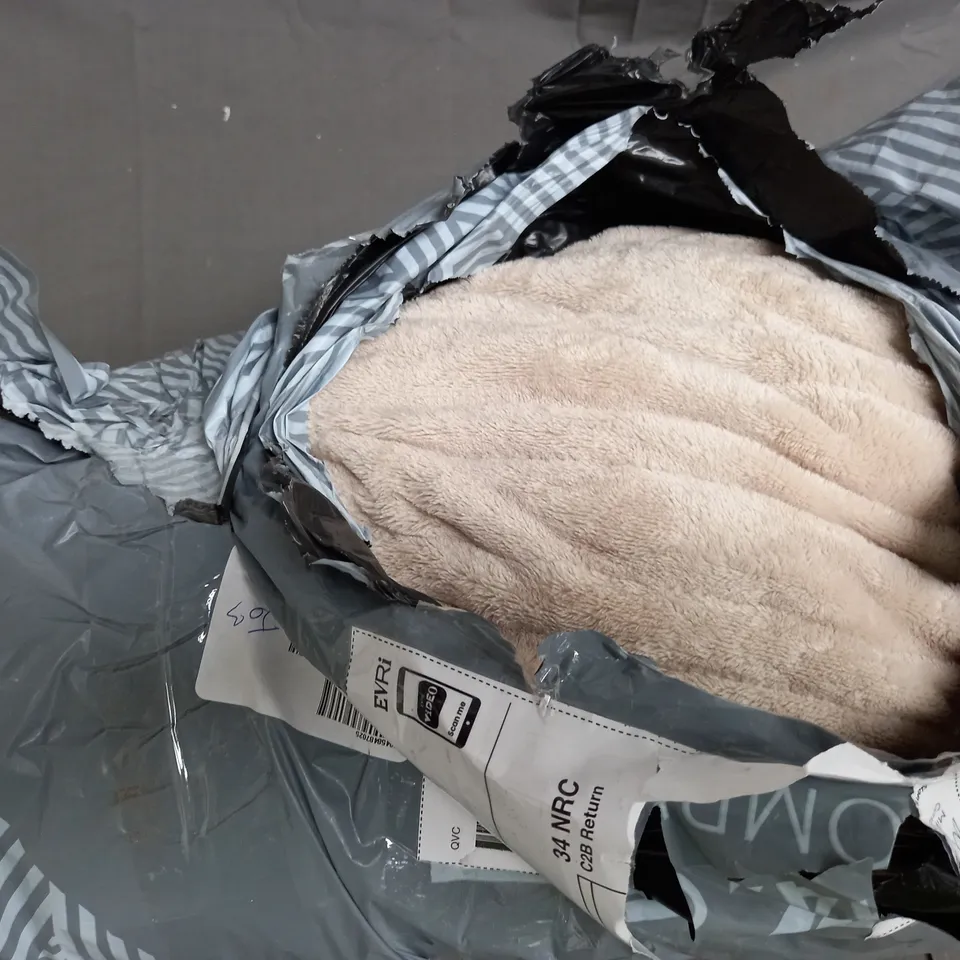 BOXED COZEE HOME VELVETSOFT HEATED THROW IN DARK TAUPE
