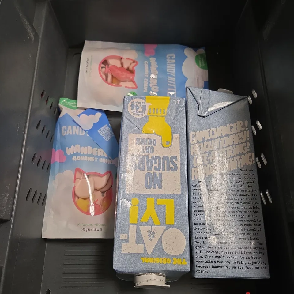 APPROXIMATELY 12 ASSORTED FOOD & DRINK ITEMS TO INCLUDE - OATLY DRINK - UESHIMA COFFEE BAGS - CHOCOCO BUNNY - ETC - COLLECTION ONLY
