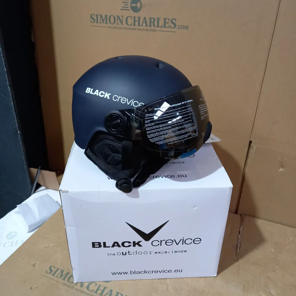 BOXED BLACK CREVICE NAVY/WHITE HELMET WITH VISOR - S