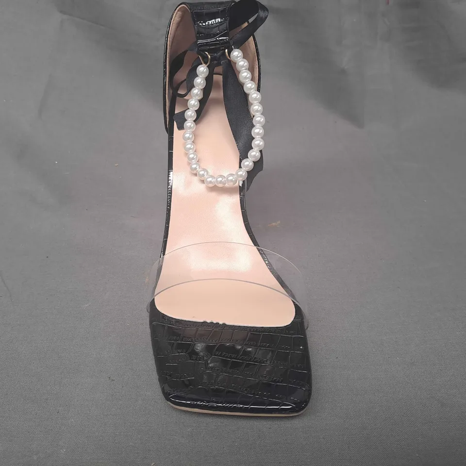 BOXED PAIR OF DESIGNER OPEN TOE HIGH BLOCK HEEL SANDALS IN IN BLACK EU SIZE 42