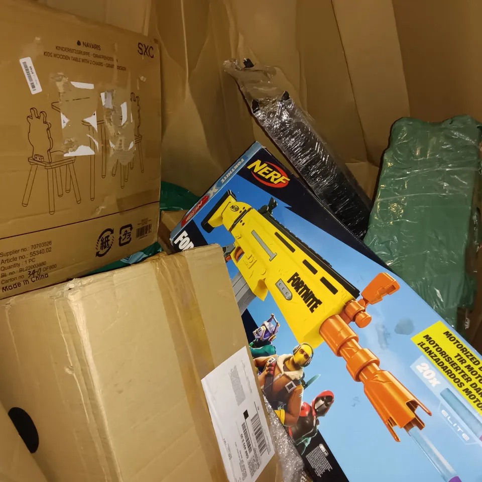 PALLET OF ASSORTED ITEMS TO INCLUDE CERAMIC MACHINE, NERF GUN AND TELESCOPIC LADDER