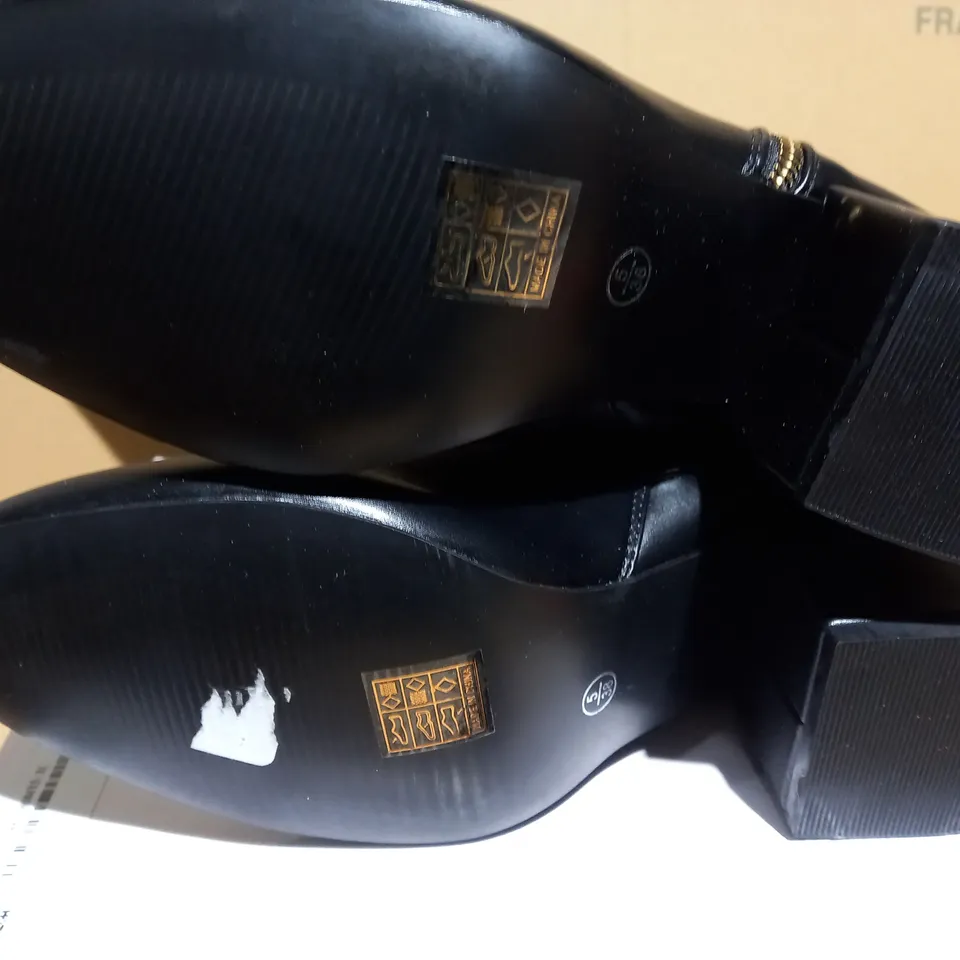 TRUFFLE COLLECTION WOMENS BLACK HIGH LEG ZIP UP BOOTS - SIZE 5