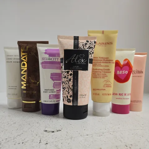 BOX OF APPROXIMATELY 30 ASSORTED COSMETIC ITEMS TO INCLUDE MANDATE, CLARINS, ALEX CURRAN, ETC - COLLECTION ONLY