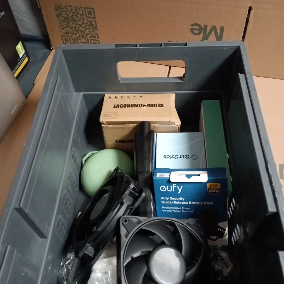 APPROXIMATELY 10 ASSORTED ELECTRICAL ITEMS INCLUDING ARTIC COOLING FAN AND EUFY SECURITY QUICK RELEASE BATTERY PACK 