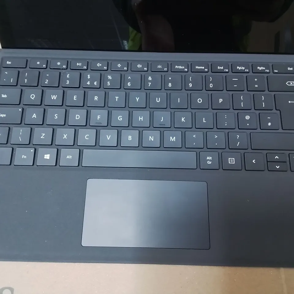 UNBOXED MICROSOFT SURFACE 4 256 GB WITH DETACHABLE KEYBOARD 