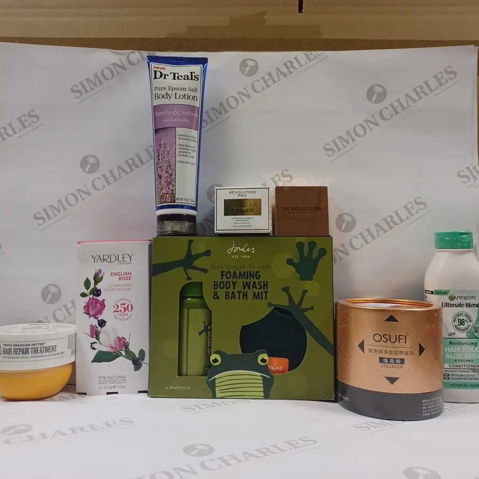 BOX OF APPROX 15 ASSORTED ITEMS TO INCLUDE - GARNIER ULTIMATE BLENDS - OSUFI COLLAGEN - JOULES FOAMING BODY WASH & BATH MIT ECT
